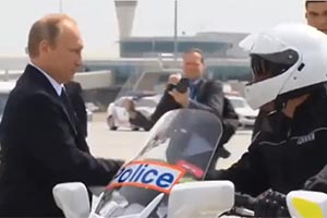 Putin left Australia G20}}